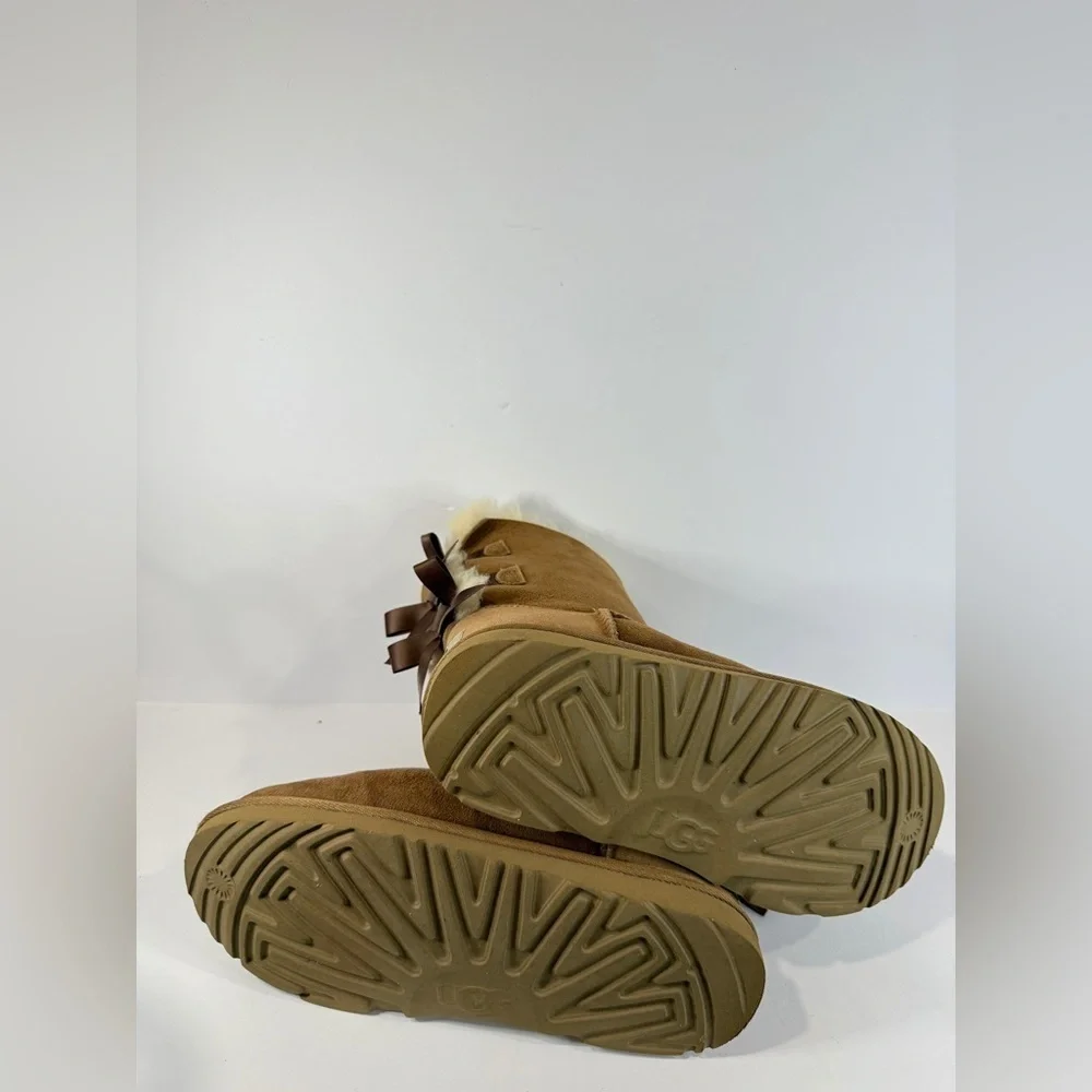 UGG Bailey Bow II Chestnut Sheepskin Boots Women 6 Classic Winter Cozy